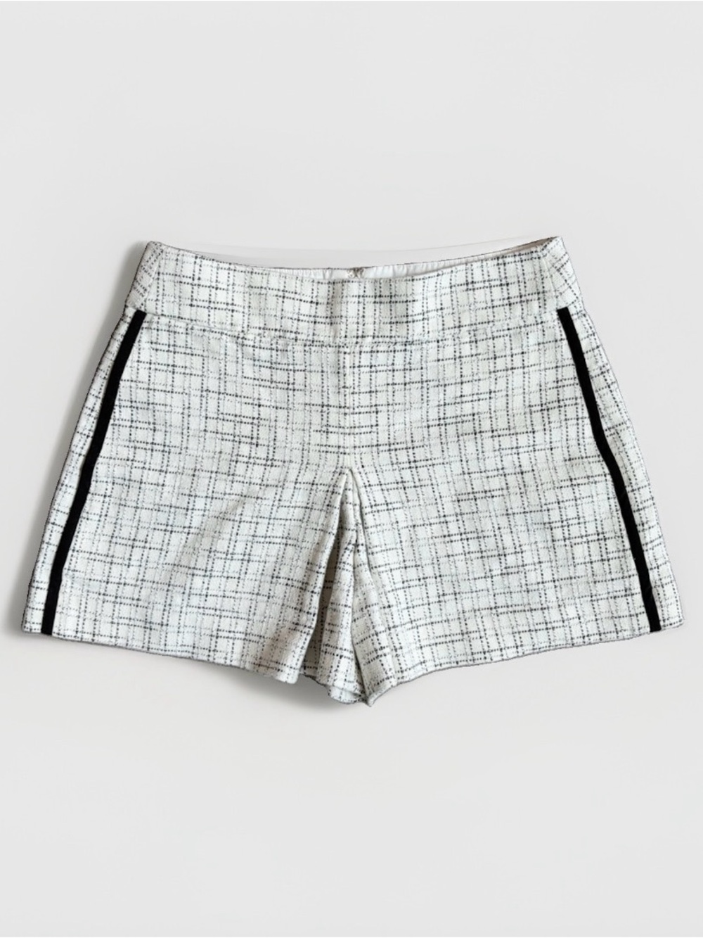Club Monaco Ealdyn Tweed Contrast Side Stripe Shorts White Black Women’s Size 6